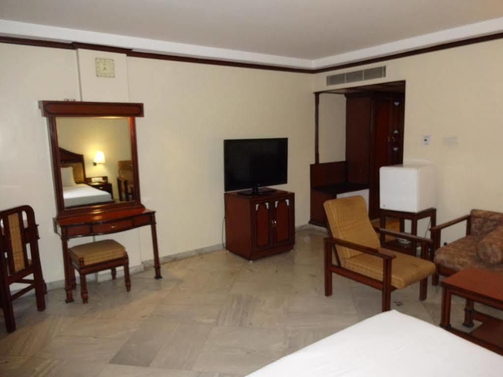 Hotel North Gate Мадурай Екстериор снимка